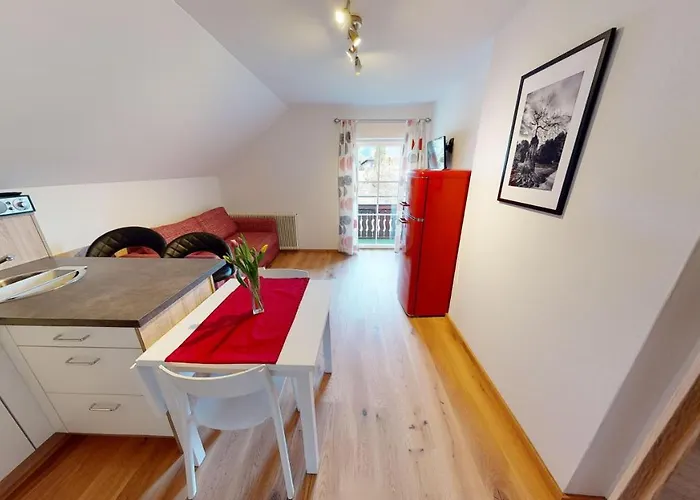 Apartementhaus Schoendorfer שטרובל