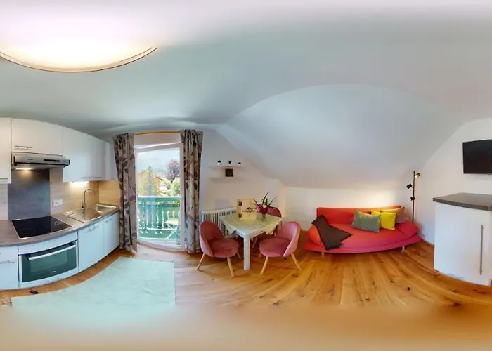 Apartementhaus Schoendorfer שטרובל
